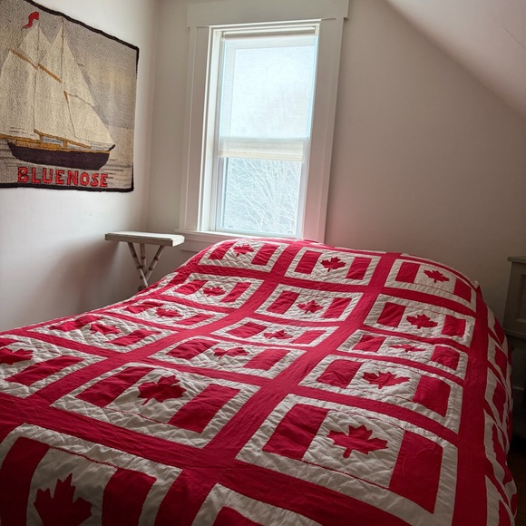 Vintage Red and White Canadian Flag Quilt 🇨🇦 - Picture 4 of 16
